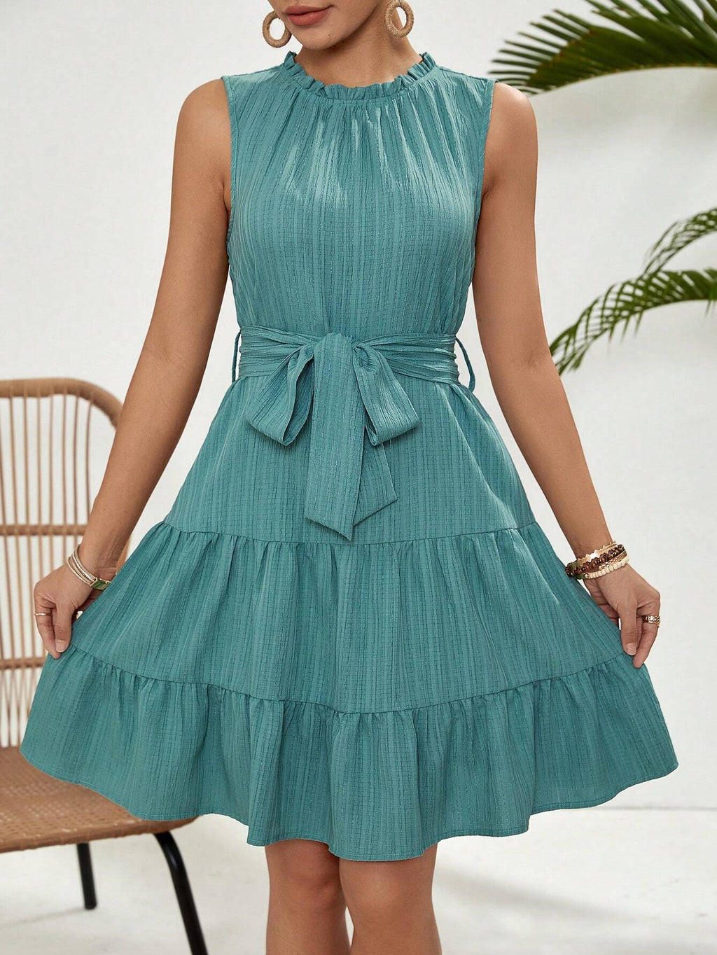 Vestido Mini Sem Mangas com Babados e Cinto - Casual Feminino