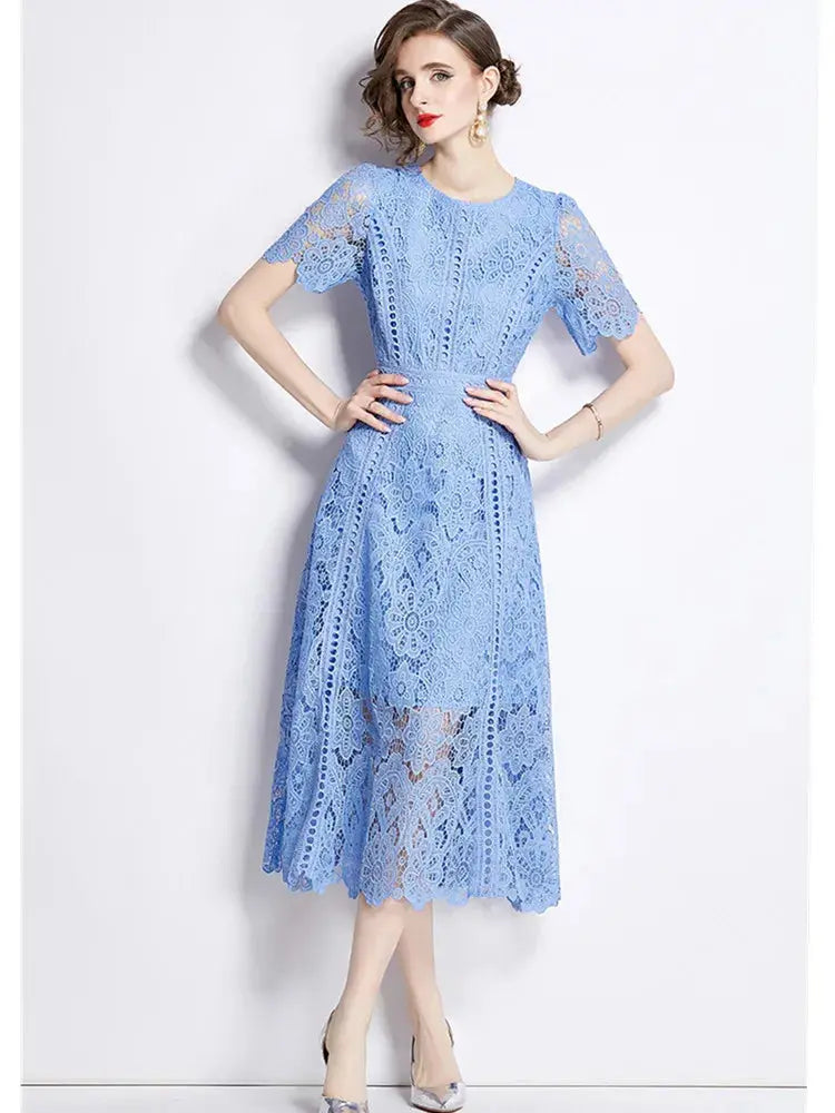 Vestido de Renda com Manga Curta